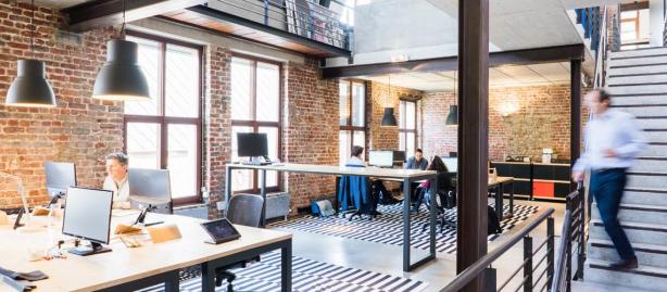 espace de travail flex office en coworking