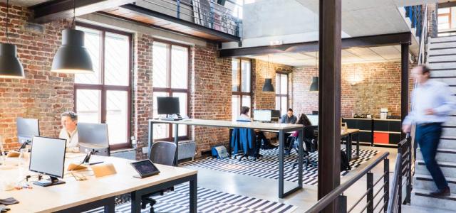 espace de travail flex office en coworking